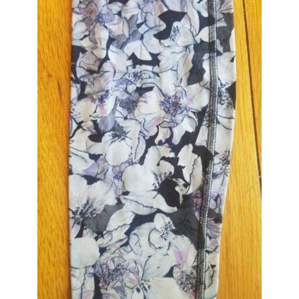 Lululemon Leggings Womens Size 8 Pants Flower Pattern  Yoga Running Gym‎